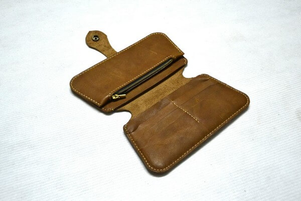 ví da bò sáp ngựa điên