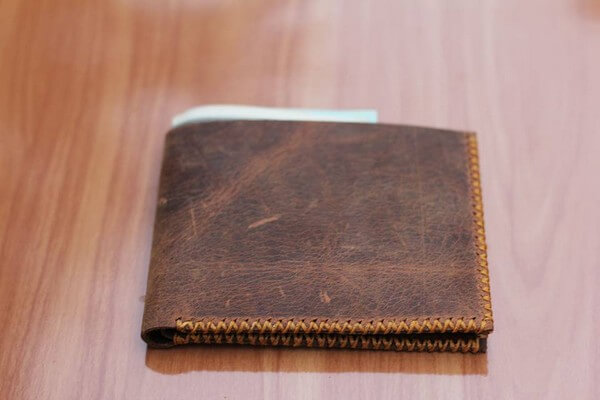 ví da bò sáp ngựa điên