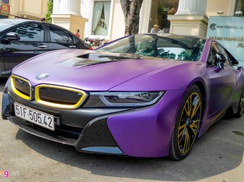 Bắt gặp BMW i8 màu tím mộng mơ ”tắm nắng” trên phố Sài Gòn