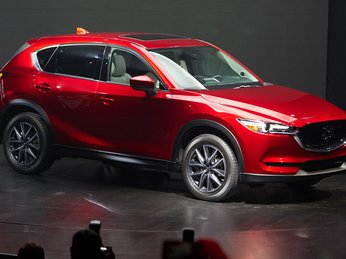 Mazda CX-5 giảm giá dưới 800 triệu, thách thức Honda CR-V