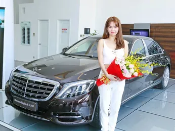 Ngọc Trinh chính thức nhận Mercedes-Maybach S500 sau nửa tháng đặt mua