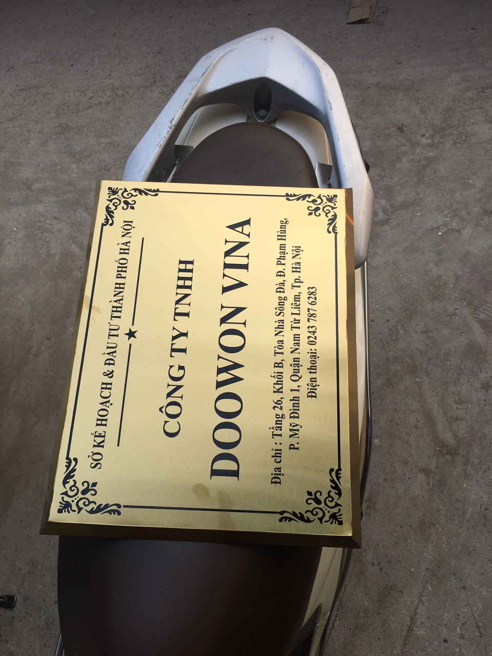 Làm biển công ty bằng inox 201 và 304