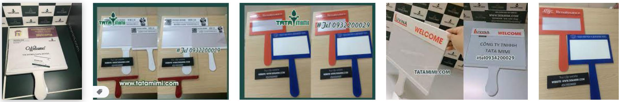 Biển đón mica làm màu nào