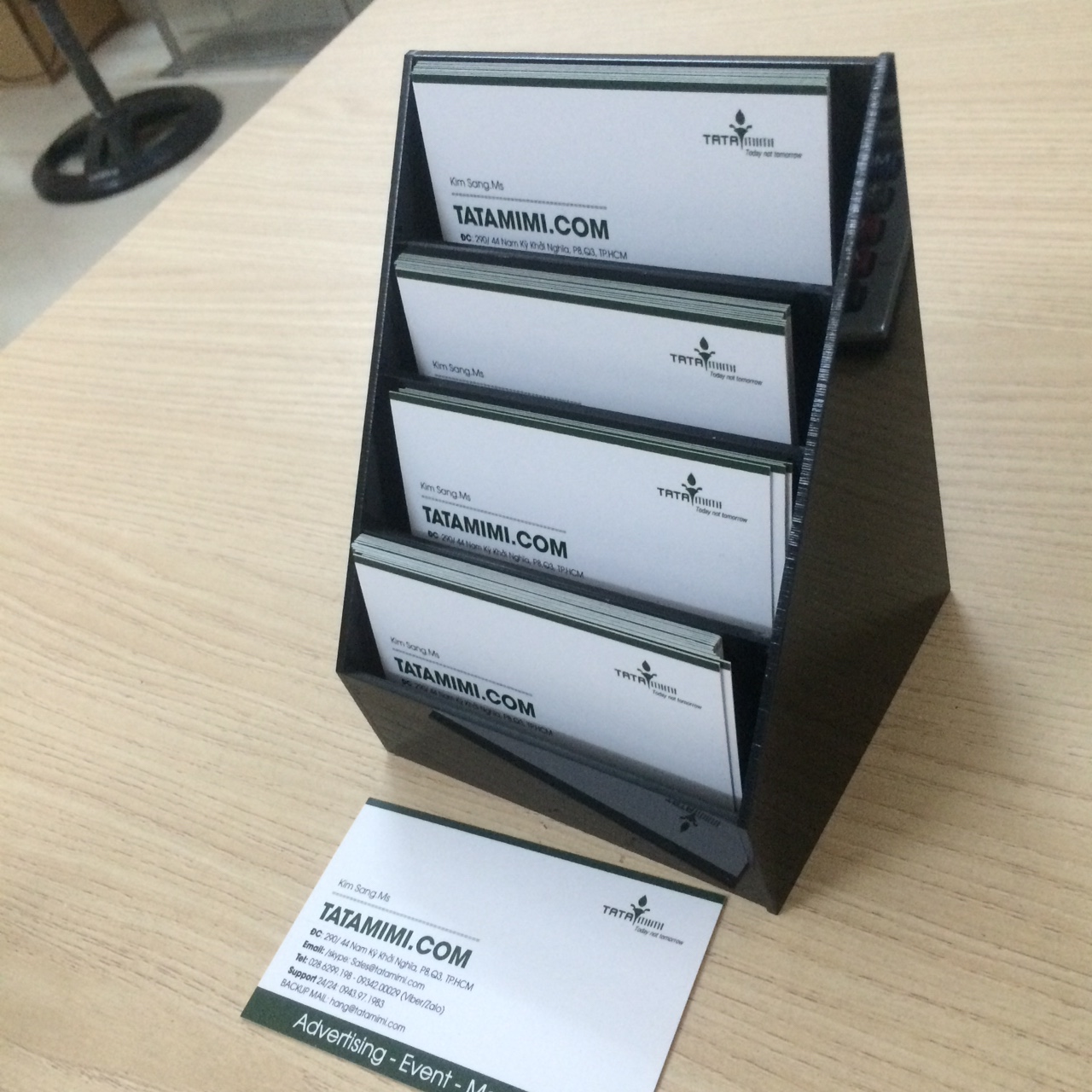 Mẫu hộp đựng name card để bàn tư vấn