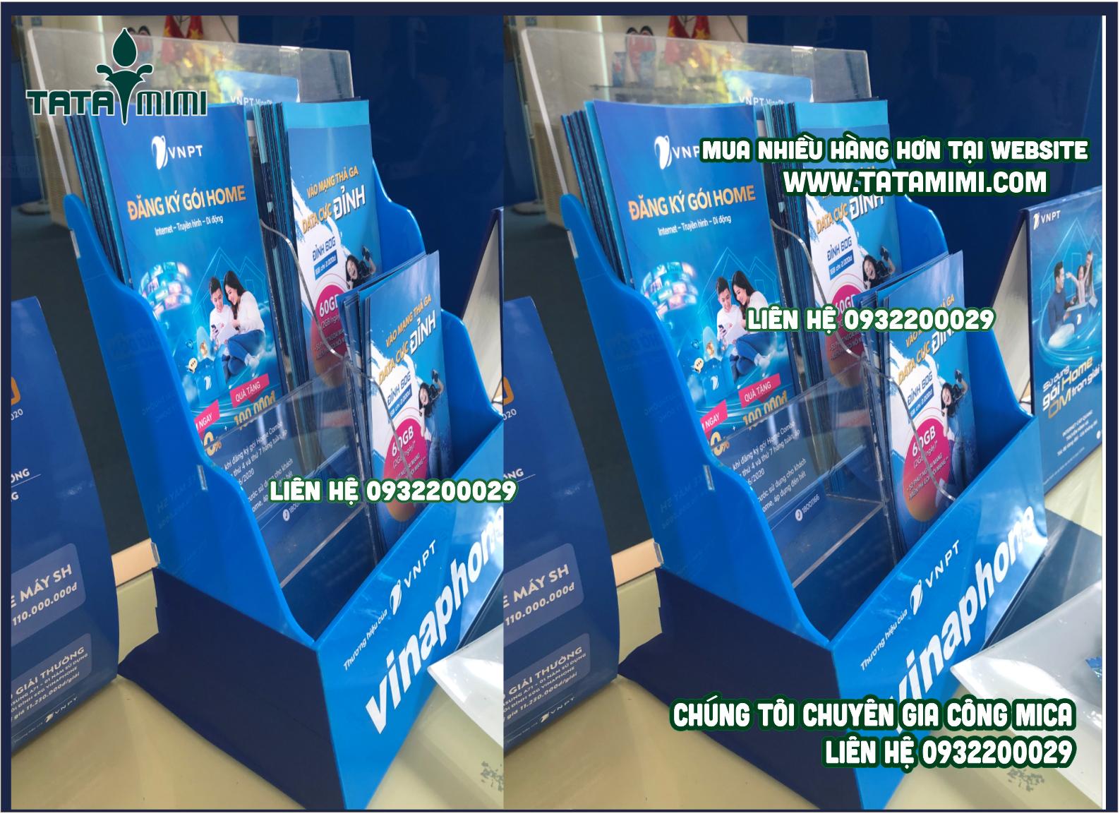 Kệ xoay để bàn vừa để tờ rơi vừa để card