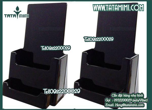 Kệ để giấy tờ ở quầy lễ tân