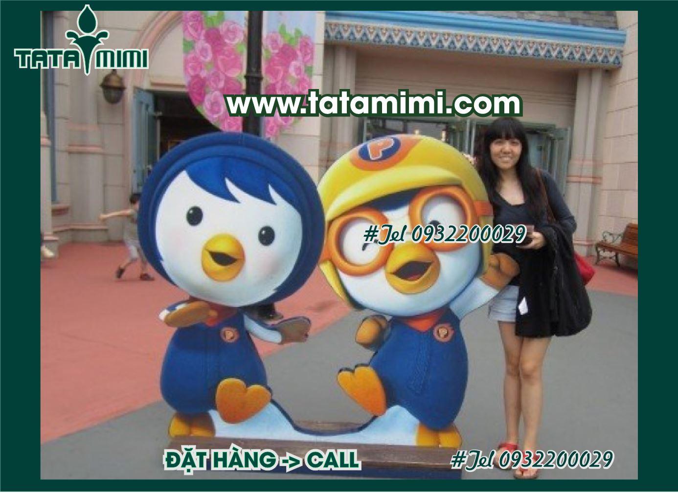 Standee hình người có khung sắt