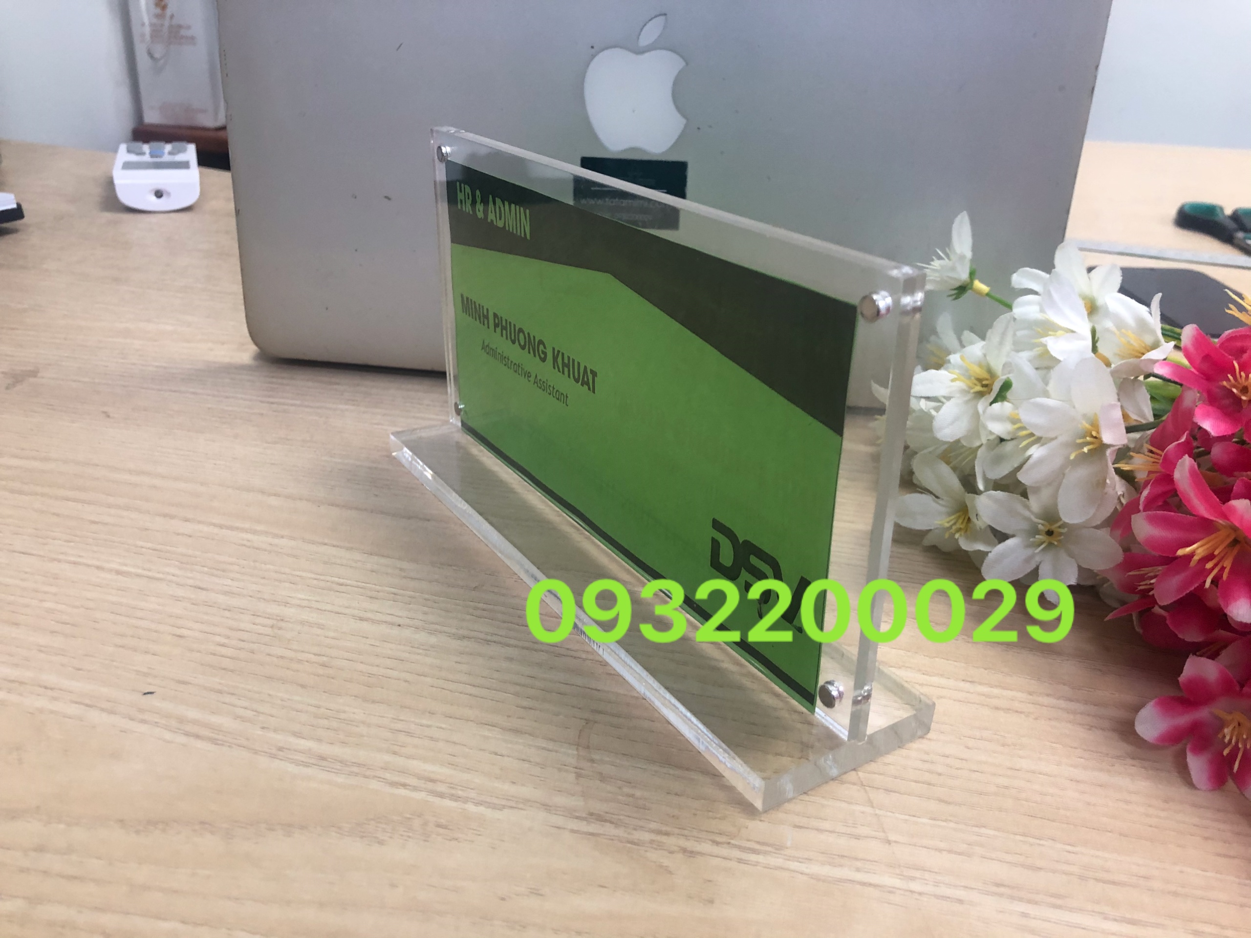 Kệ mica trong để bàn