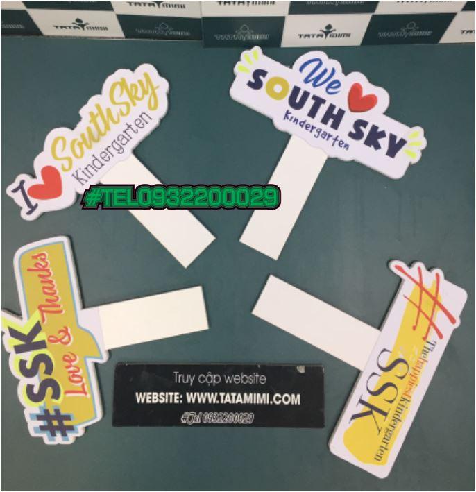 In hashtag cầm tay từ chất liệu nhẹ