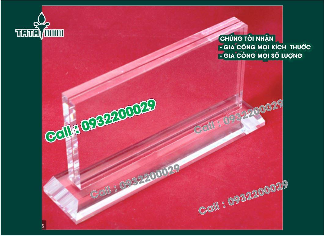 Bảng chức danh để ở quầy giao dịch