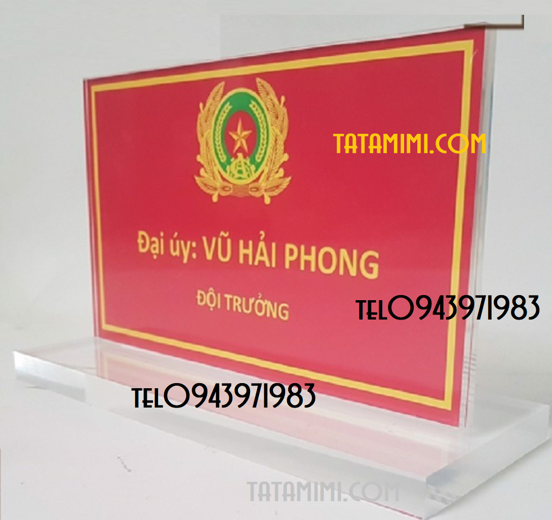 biển chức danh để bàn