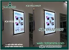 biển quảng cáo treo trong thang máy