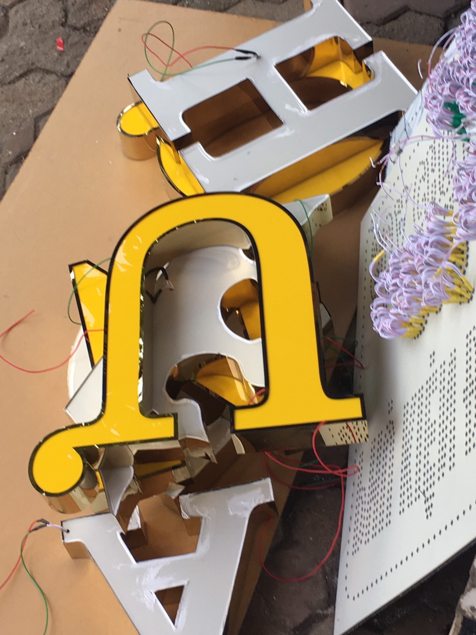 Chữ nổi 3D- Led được gắn thành biển