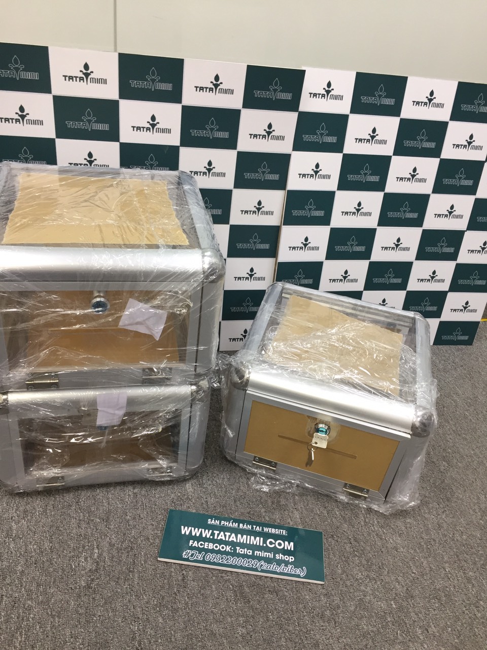 Hòm phiếu được bo nhôm màu trắng