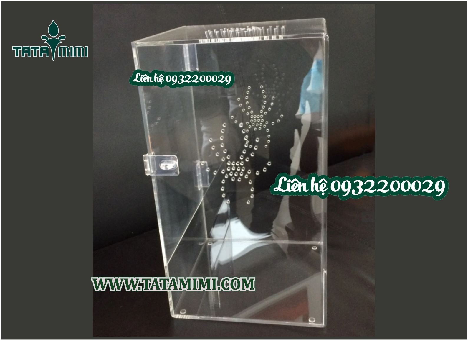 Khắc chữ lên tấm mica