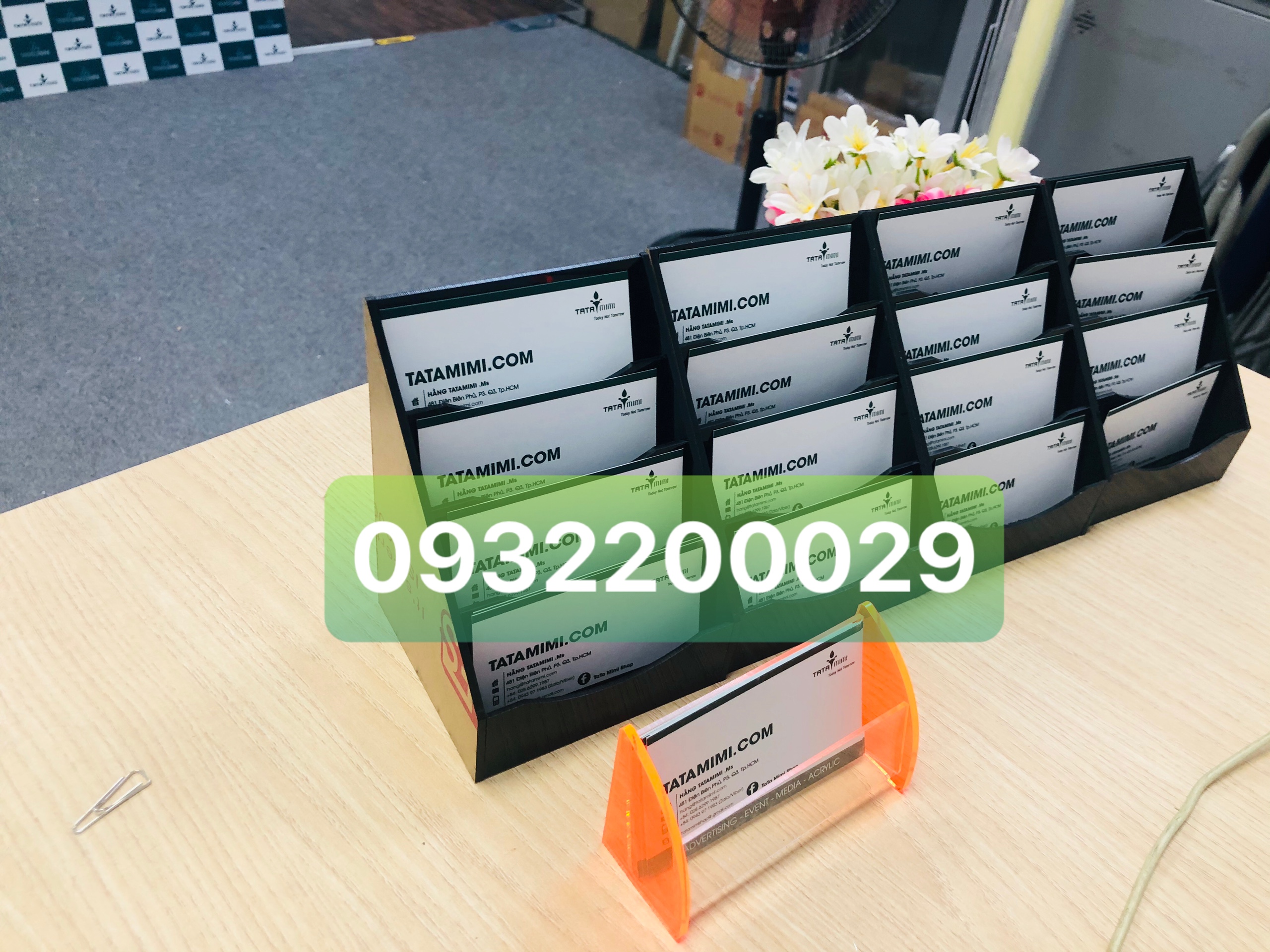 Kệ card từ các màu mica có độ dày 2mm