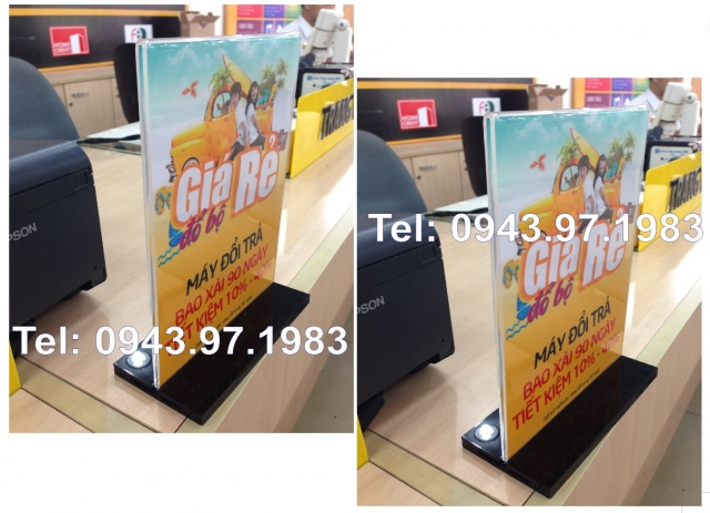 Kệ mica để bàn để thông tin mã QR