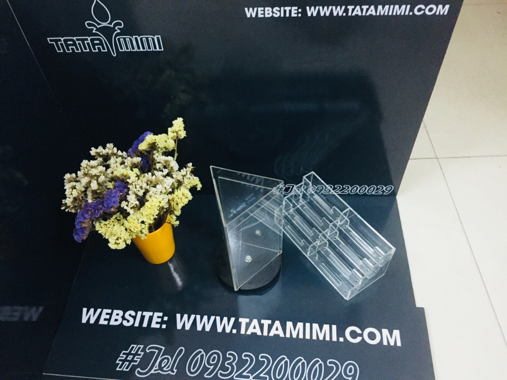 kệ mica đế xoay 3 mặt