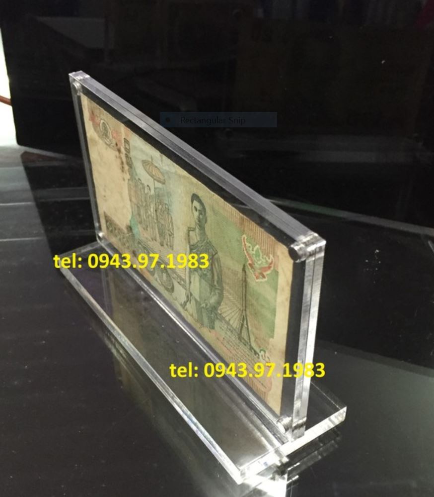 Kệ chức danh nên làm từ mica mấy mm