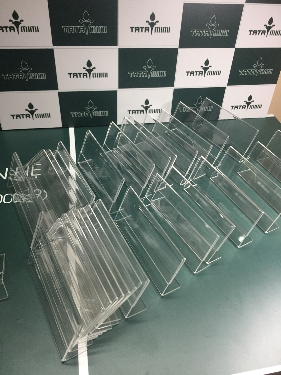 Kệ để tên sản phẩm từ mica 2mm kích thước 6x9cm