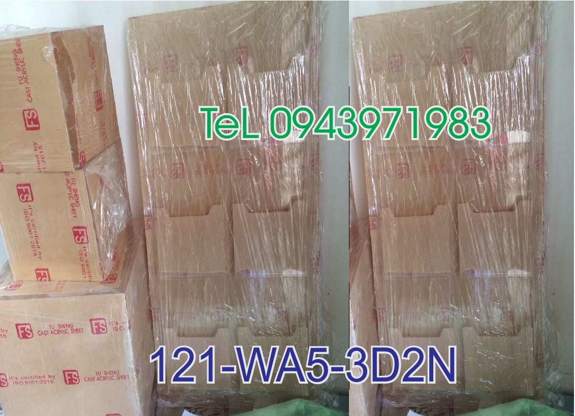 Kệ mica treo tường chia các ngăn