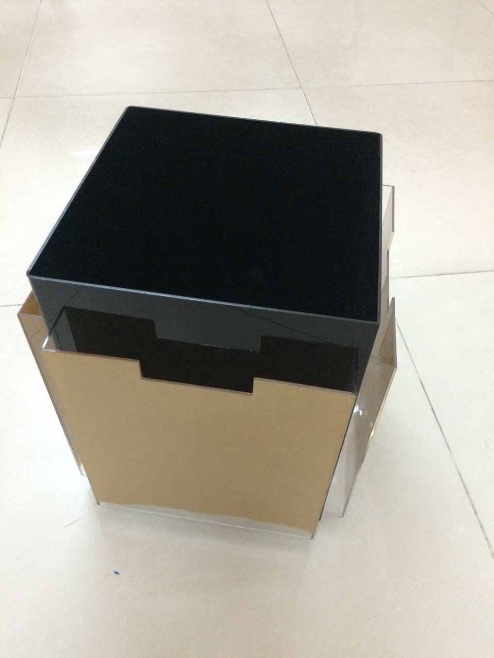 Kệ mica đế xoay 3 mặt – kệ mica menu xoay 4 mặt