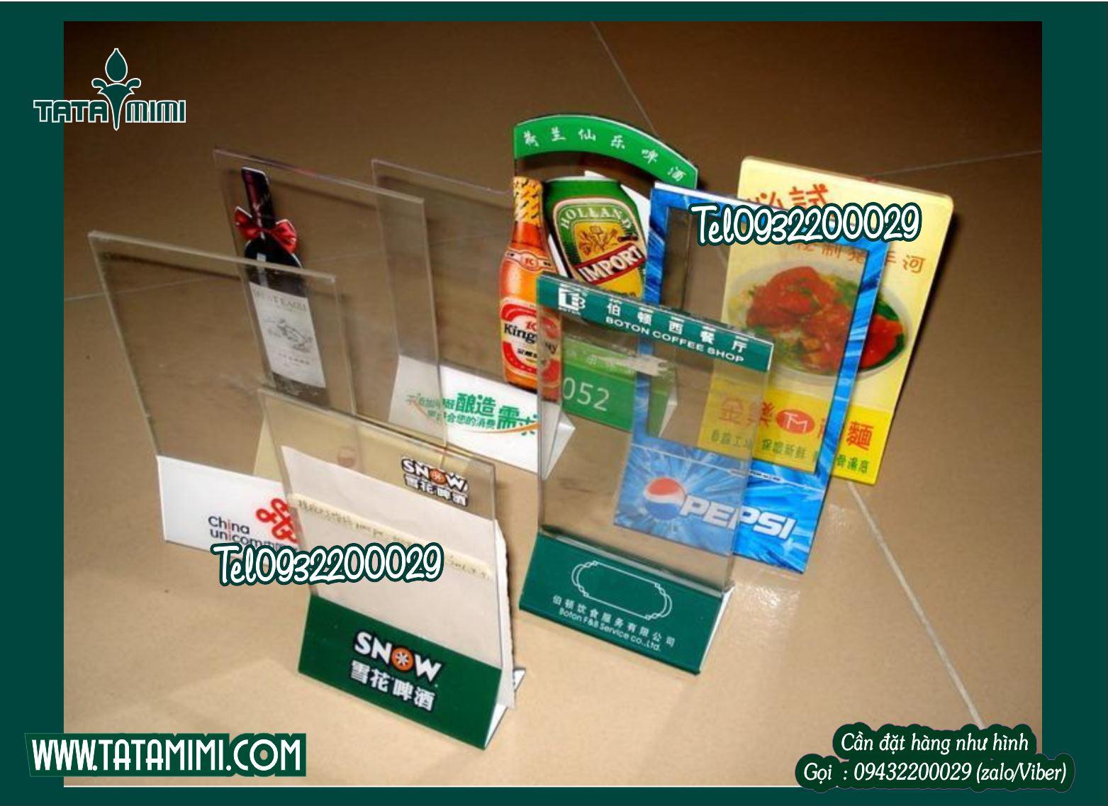 Menu để bàn có đế rời có các màu mica khác nhau