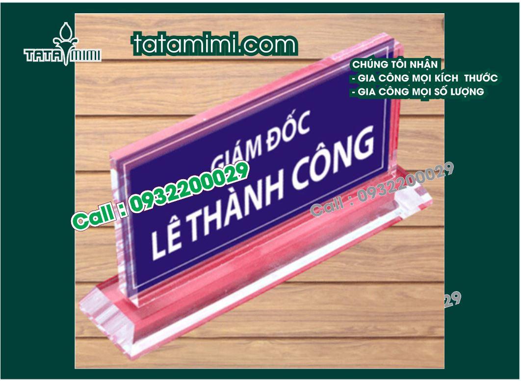 Biển chức danh bằng mica cho ngày nhận chức