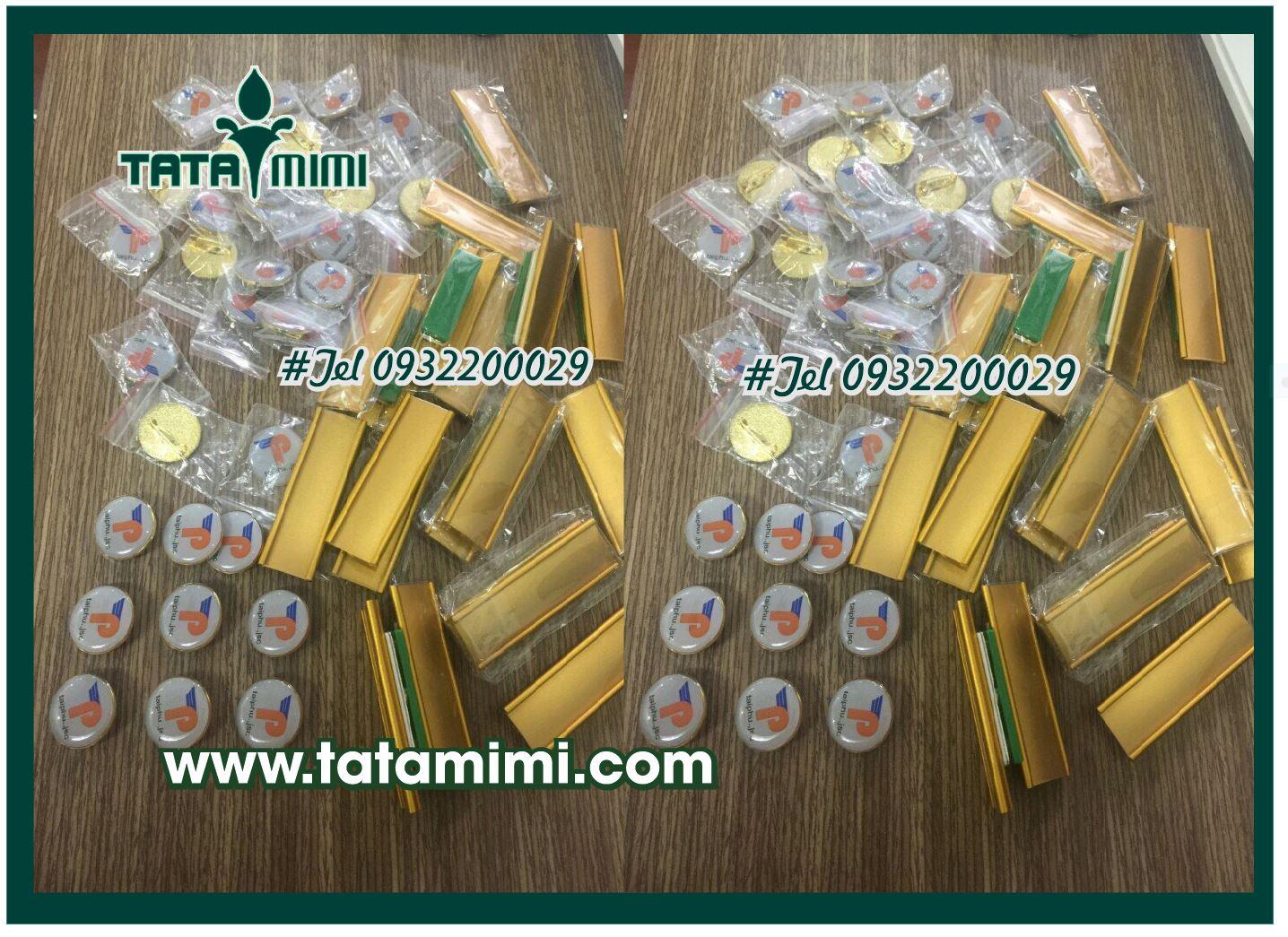 Thẻ tên nhân viên kết hợp các màu