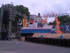 Dàn dựng sân khấu lớn