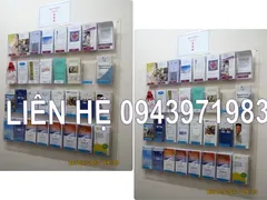 Kệ mica đựng sách theo yêu cầu