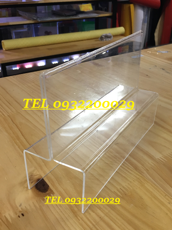 Bảng chức danh để ở quầy giao dịch