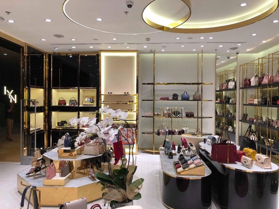 Inox vàng gương rất thích hợp làm nội thất trong biệt thự, nhà phố và nhiều công trình kiến trúc mang tính cao cấp. Inox vàng gương rất thích hợp làm nội thất trong biệt thự, nhà phố và nhiều công trình kiến trúc mang tính cao cấp.