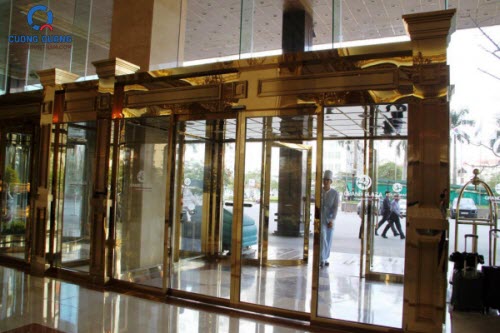 cửa inox vàng gương cửa inox vàng gương