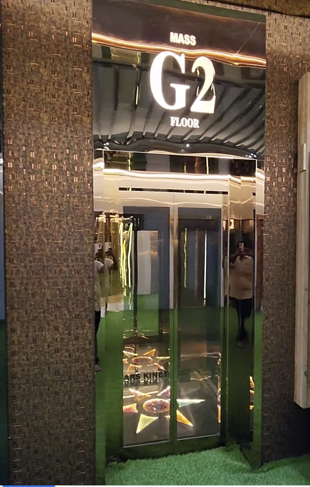 Inox vàng hồng gương làm thang máy