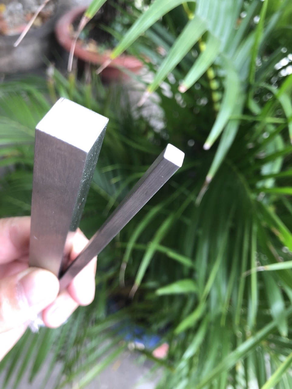 THANH LA VUÔNG INOX 304 HL