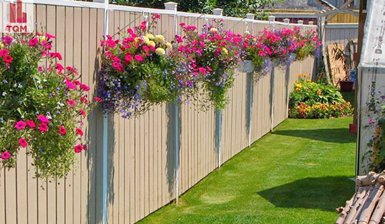 Trang trí tường rào nhà đẹp 2024: Tạo điểm nhấn cho ngôi nhà của bạn bằng cách trang trí tường rào nhà đẹp với một số lựa chọn thiết kế mới nhất của năm