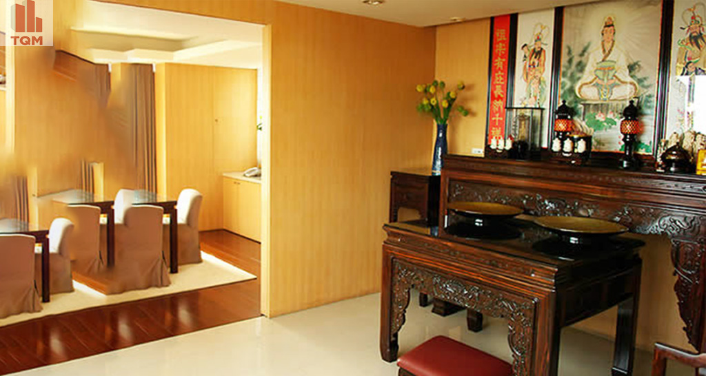 vi tri dat ban tho trong nha ong