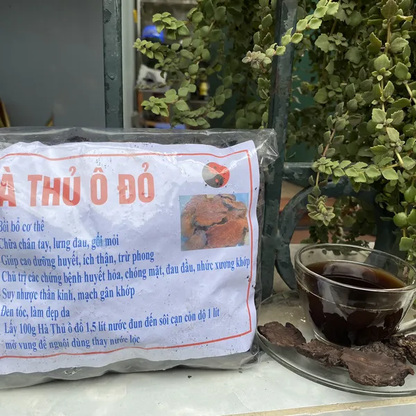 Hà thủ ô đỏ (1 kg)