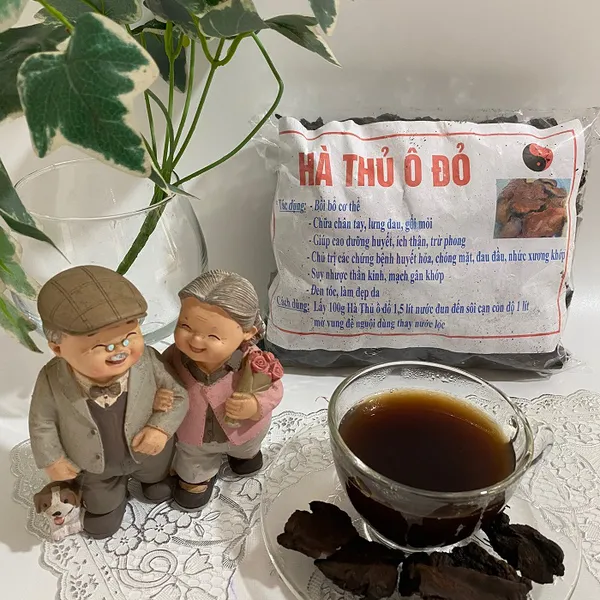 Hà thủ ô đỏ (1 kg)
