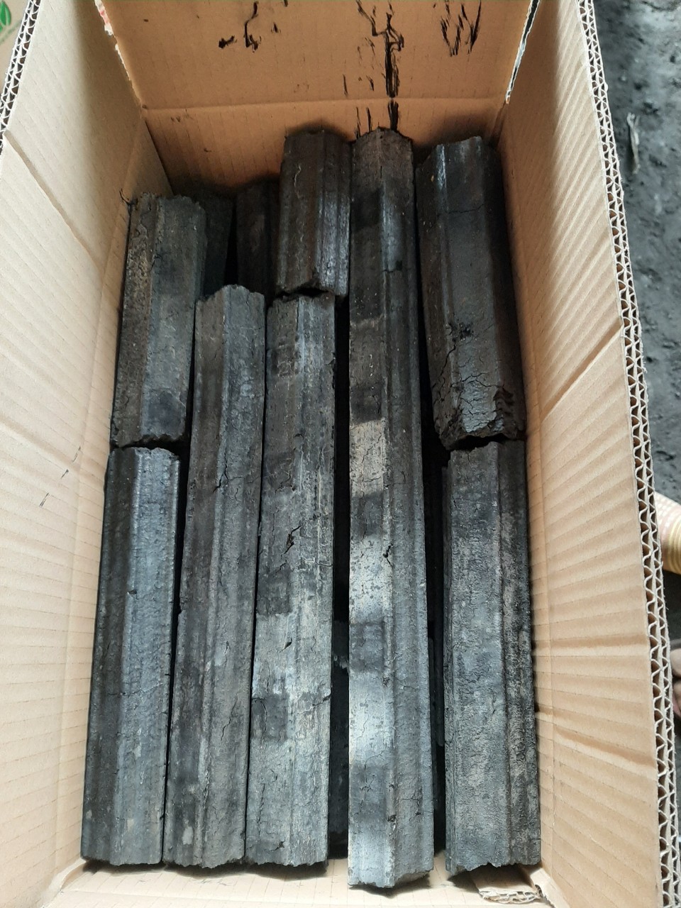 Than không khói theo định ngĩa là loại than sạch khi đốt không thải CO2, không tạo khói độc hại và không có mùi. Than không khói theo định ngĩa là loại than sạch khi đốt không thải CO2, không tạo khói độc hại và không có mùi.