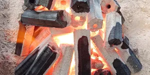 Cách Nhóm Than Không Khói: Nhanh, Gọn, Lẹ Cho BBQ Tại Nhà! 2025 1 Cách Nhóm Than Không Khói: Nhanh, Gọn, Lẹ Cho BBQ Tại Nhà!