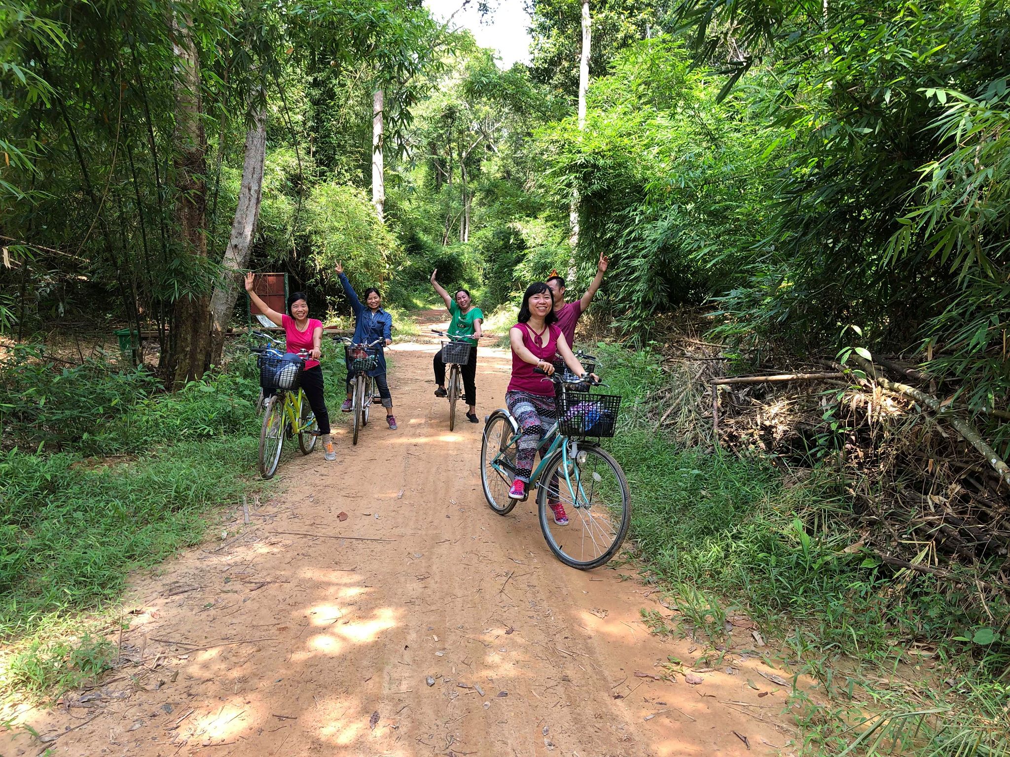 Thiền Trăng tắm rừng - Đạp xe trong rừng Nam Cát Tiên Thiền Trăng tắm rừng