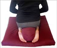 Ngồi kiểu seiza bằng đệm ngồi thiền vỏ đậu SUNNY