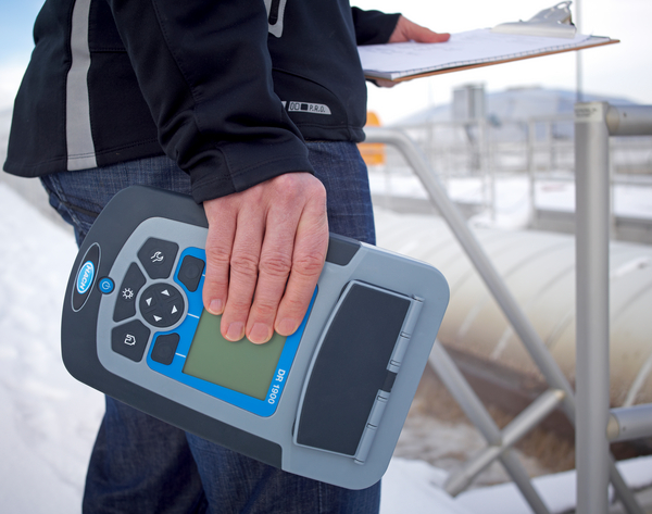 Máy quang phổ cầm tay DR1900 Máy quang phổ cầm tay DR1900