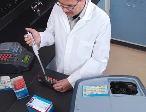 Thiết bị quang phổ để bàn phòng thí nghiệm