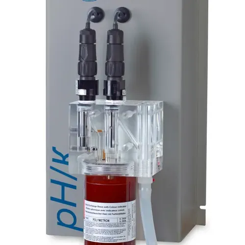 Máy phân tích độ dẫn điện riêng và độ dẫn cation Polymetron 9523, kèm bộ tính pH