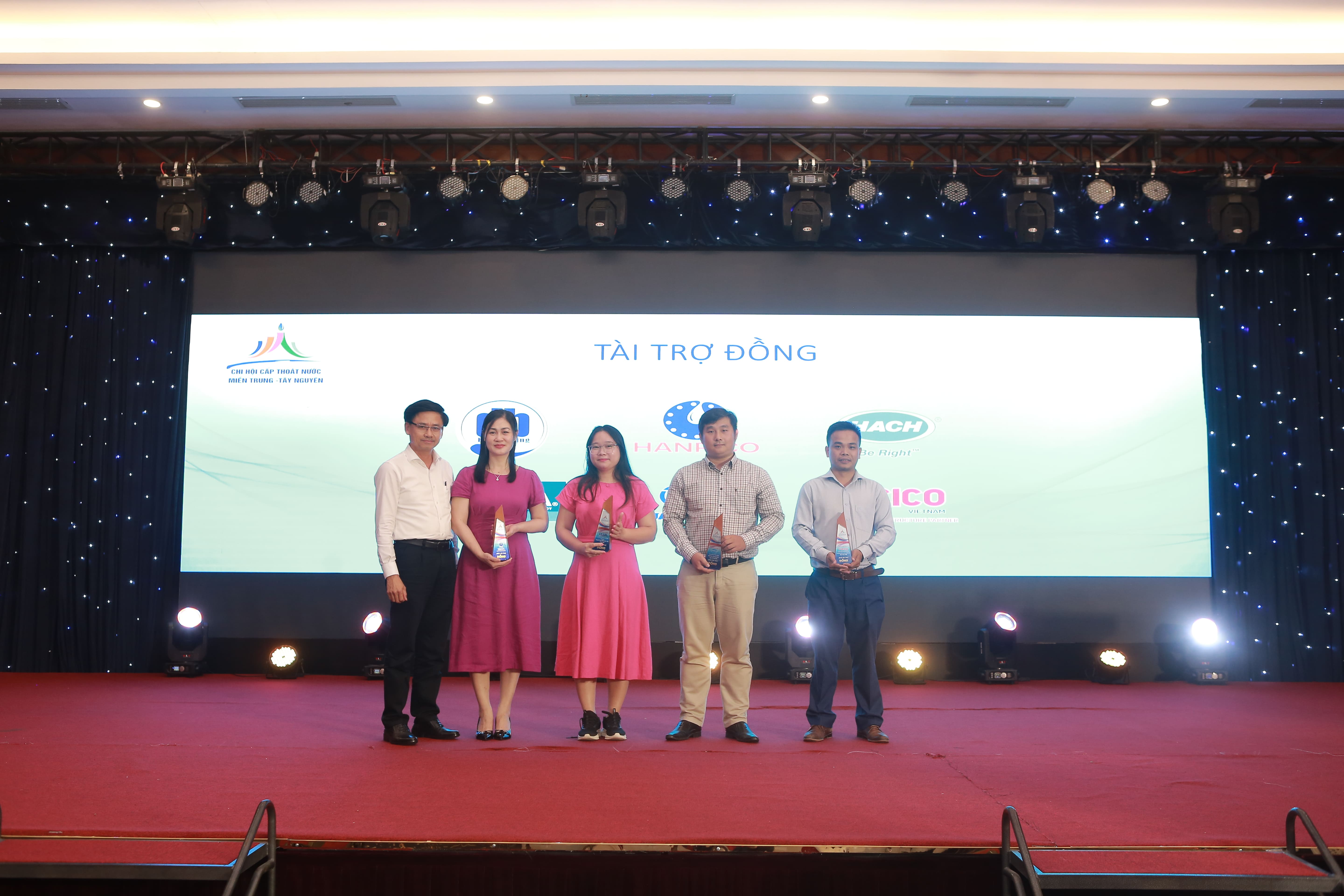 Aquaco được nhận kỷ niệm chương Aquaco được nhận kỷ niệm chương