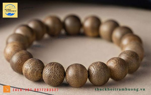 vòng gỗ trầm hương thật với mùi thơm dịu nhẹ vòng gỗ trầm hương thật với mùi thơm dịu nhẹ