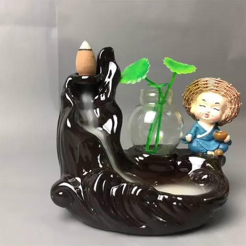 Thác khói trầm hương mẫu chú tiểu xanh bên thác